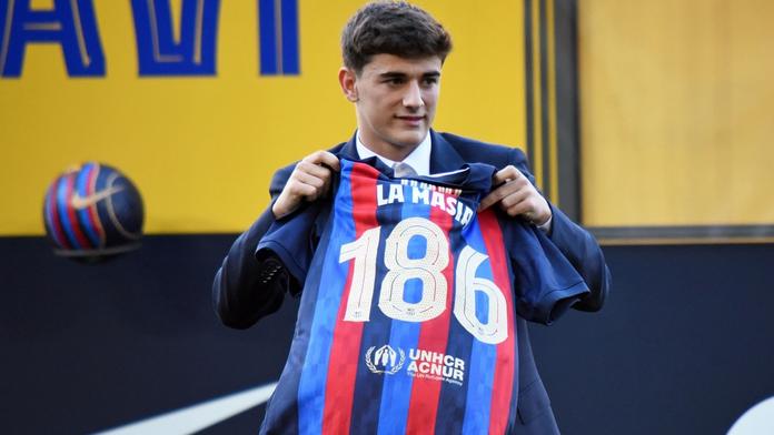 Velký talent Barcelony hitem internetu. O jeho srdce usilovala neznámá kráska