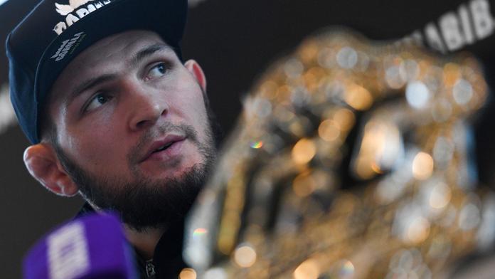 Khabib zareagoval na trest a teď trucuje! Za reakci to pěkně schytal