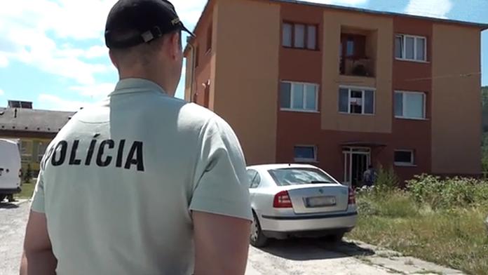 Matouš (18) pobodal matku (49). Pak se zabil skokem z okna