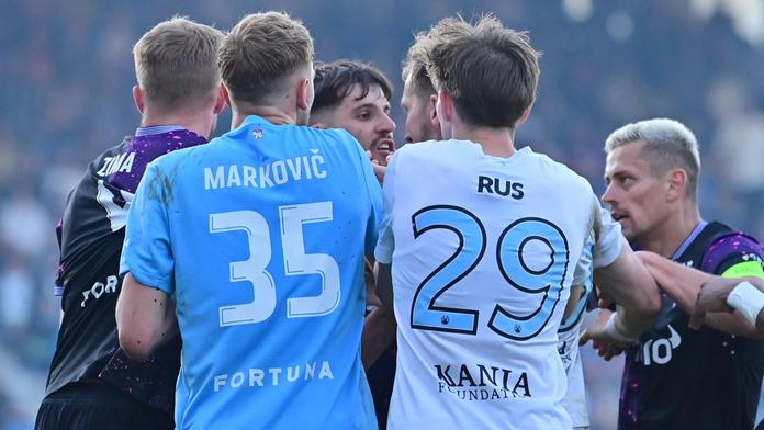 Dusno v Liberci: 35 faulů, hráč skončil v bezvědomí. Kováč si stěžoval na sudího