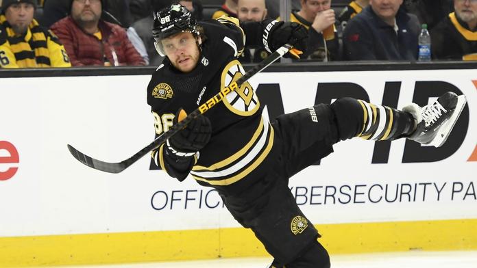 David Pastrňák v dresu Bostonu Bruins