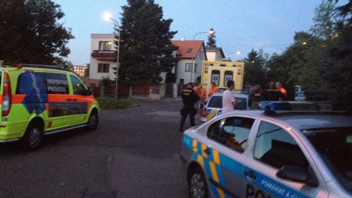 MASAKR V PRAZE: Opilá žena probodla krk kamarádovi. Ten vykrvácel