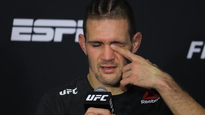 UFC veterána vyřadilo bizarní zranění. Ruku si poranil o záchodovou mísu