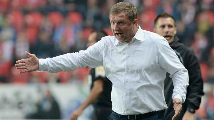 Válka nejen na hřišti: Vrba plísnil kotel Slavie. Tvrdík ho uzemnil