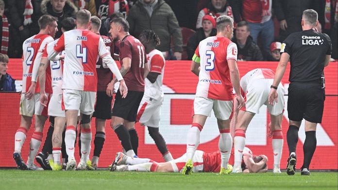 Fotbalová Slavia dostala za události v derby pokutu čtvrt milionu korun