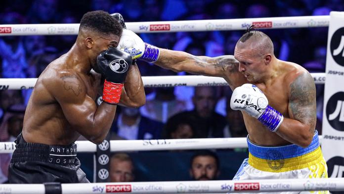 Usyk porazil Joshuu a nadále kraluje těžké váze. Výhru věnoval Ukrajině