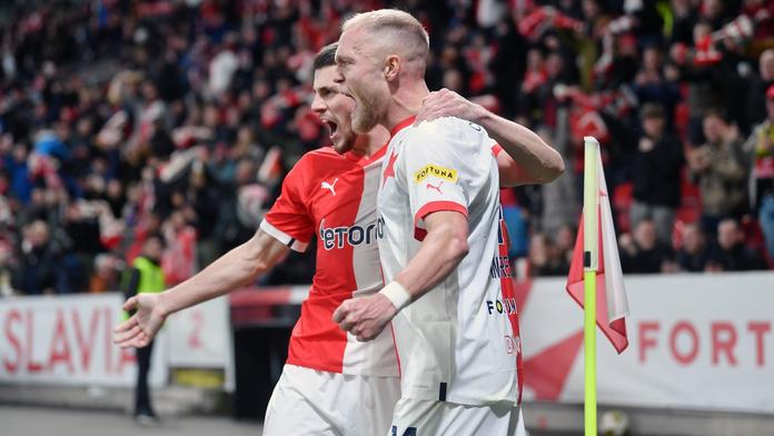 Slavia deklasovala Olomouc a je první. Plzeň nevyhrála už čtvrtý zápas v řadě