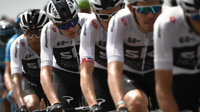Psychopat v pelotonu! Froomeův parťák zmlátil soupeře a končí