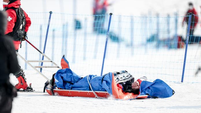 Parťačku Evy Samkové ze svahu odvezli na saních, při pádu utrpěla zlomeninu
