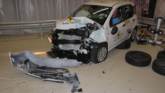 Skandální výsledek crashtestů. Tato auta v nich totálně propadla!