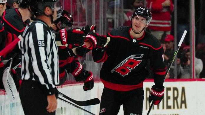 Nečas se opět trefil. MacKinnon nasázel čtyři góly a jde do čela bodování NHL