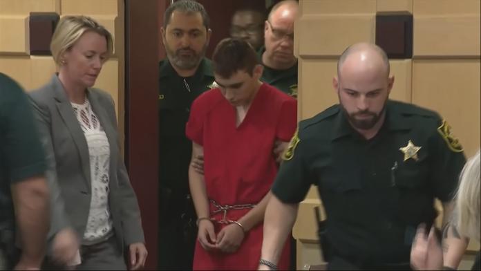Telefonát mohl zabránit masakru: "Vystřílí školu," volala žena FBI!