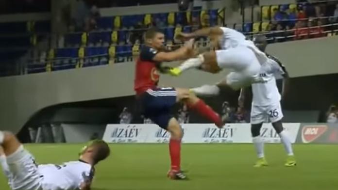 VIDEO: Strašlivý faul! V boji o Ligu mistrů bylo k vidění i kung-fu