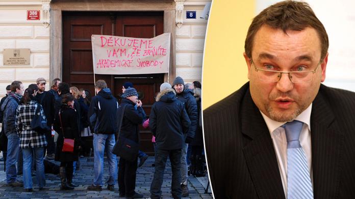 Akademici se bouří: "Dobeš chce tunelovat vysoké školy!"