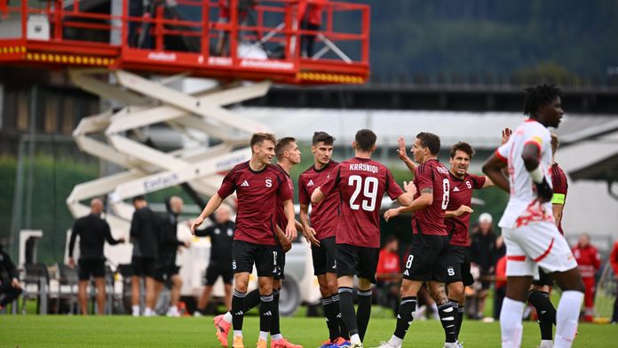 Remízu Sparty zachraňoval Olatunji. Jurásek ze Slavie se blýskl hattrickem
