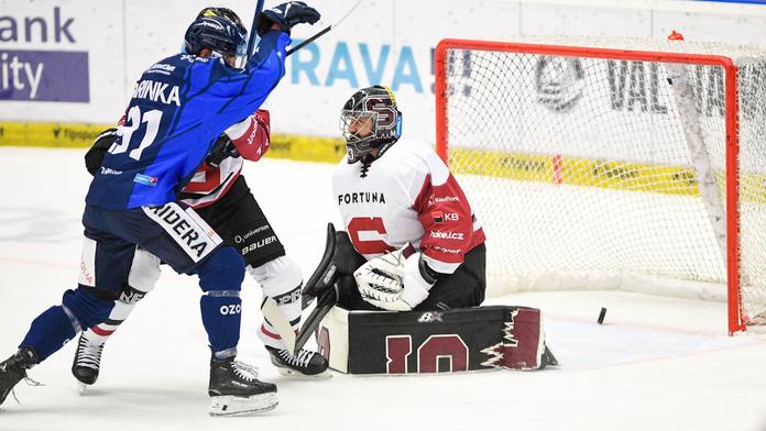 Rivalita šla stranou. Brankář Sparty rozradostnil malého fanouška soupeře