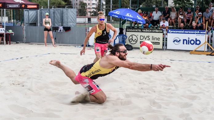 Nadupaný turnaj v beachvolejbalu ovládla silná mužská dvojice