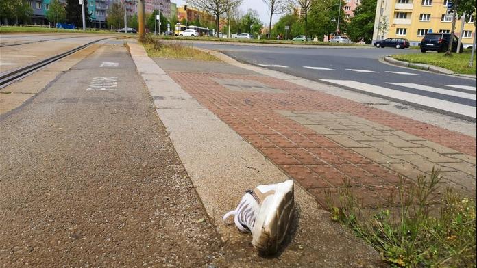 Tramvaj přivřela v Plzni ženě ruku. Vláčela ji stovky metrů