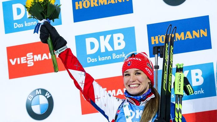Sexy Fialková na galavečeru zářila, vyšla ale bez podprsenky! FOTO
