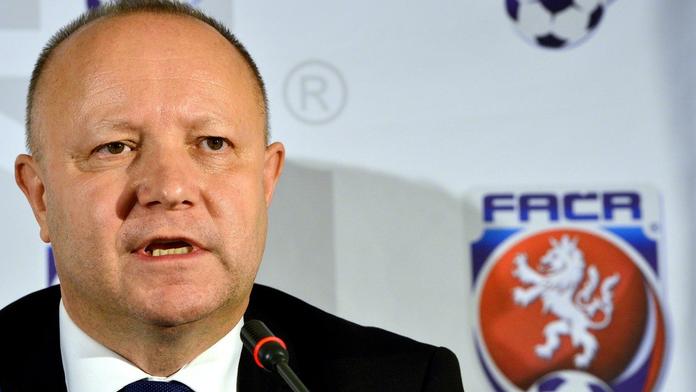 Předseda FAČR Fousek je s výkony spokojený, jedná o vstupenkách