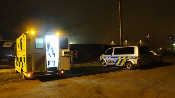 Vlak zabil staršího muže. Seděl na kolejích v Lysé nad Labem