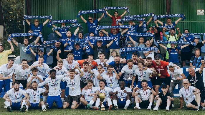 Fotbalisté Arsenalu Česká Lípa slaví postup