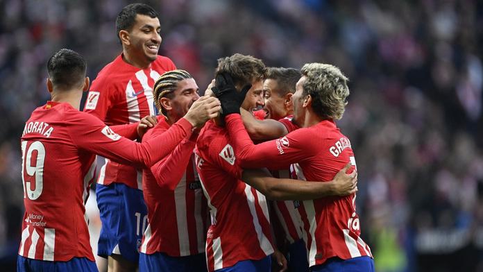 Atlético porazilo Sevillu i v deseti. Rozhodl střídající Llorente