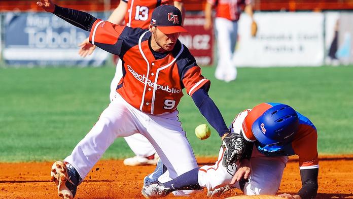 Softballovou reprezentaci potrápily její bývalé opory. Exhibice dopadla nerozhodně