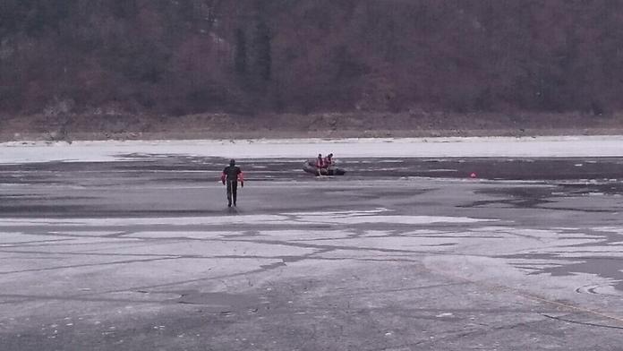 Smutný konec pátrání. Policisté našli pohřešovaného muže v Orlíku
