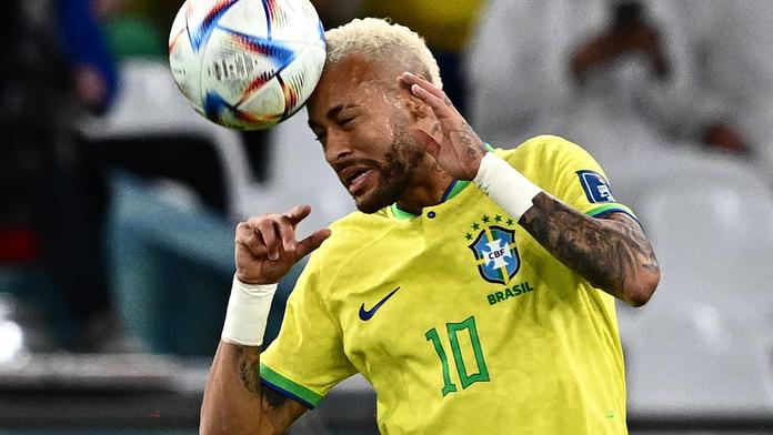 Fotbal bez hlaviček? Další studie ukázala, že hlavičkování způsobuje problémy