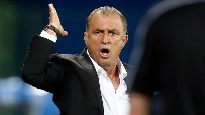 Rvačku v restauraci neustál! Turecký kouč Terim je bez práce