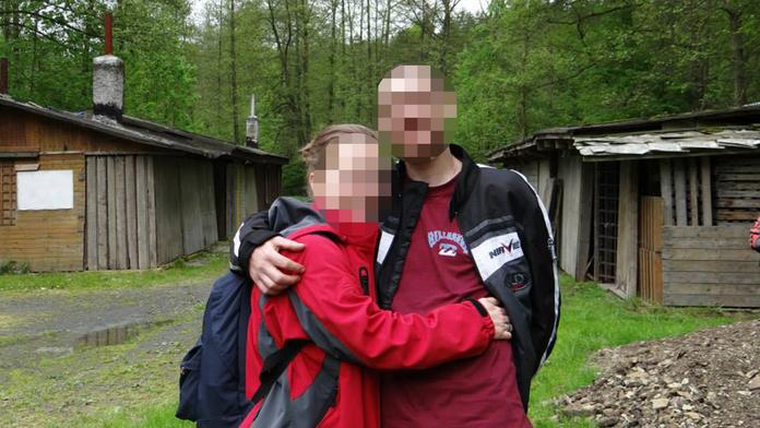 Obviněný muž na dětském táboře