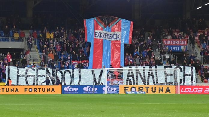Plzeňáci se opřeli do bývalého kanonýra, nazvali ho Exkremenčíkem