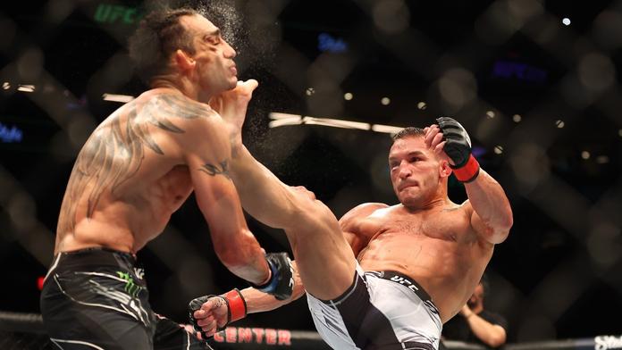 UFC 274: Chandler si připsal brutální KO, Oliveira uspěl v titulovém zápase