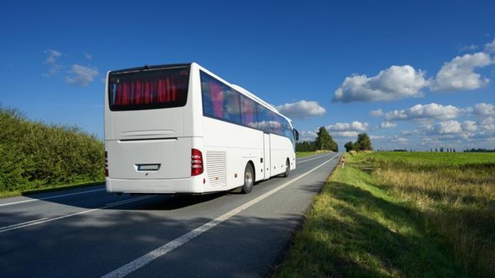 Rozčílený řidič: V době zavřených škol studenti zbytečně cestují