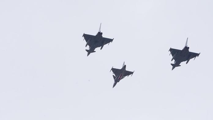 Nad Prahou proletěly gripeny