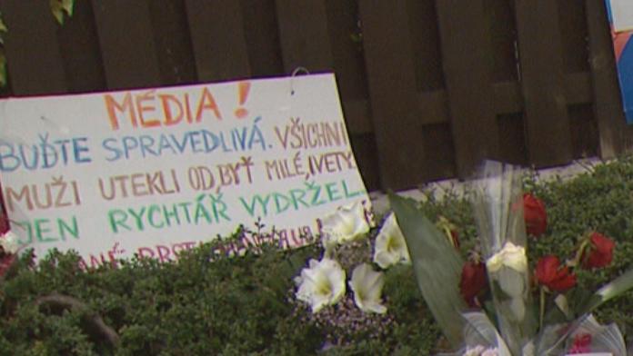 DALŠÍ VZKAZ na vile v Uhříněvsi! Tentokrát hájí Josefa Rychtáře