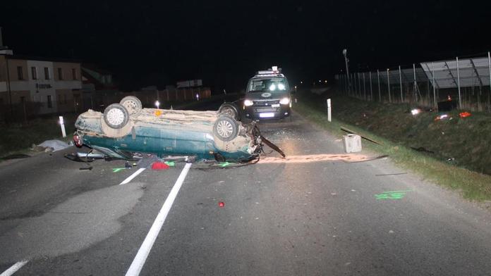 Tragická dopravní nehoda: Řidič zemřel v noci na Hodonínsku