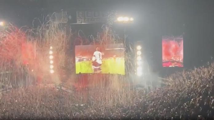 Americká kapela přerušila koncert kvůli Anglii. Pak zahrála slavný hit