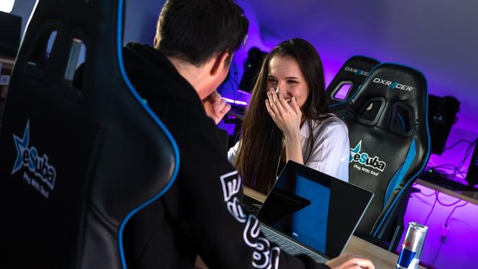 Střílí teroristy a pokládá bomby: v esportu se mohou prosadit i ženy!
