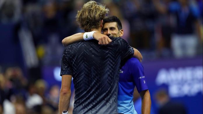 Vím, jak se cítí, ale jeho chování určitě neobhajuji, řekl Djokovič o Zverevovi