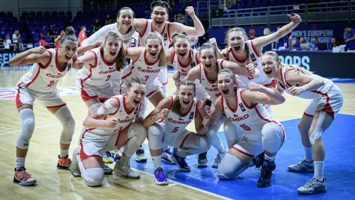 Velký úspěch českých basketbalistek. Porazily silnou Francii a jsou ve finále ME