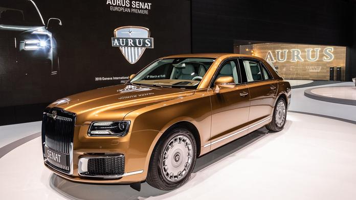 Obří ruská limuzína zblízka. Aurus ukázal luxus nejen pro Putina