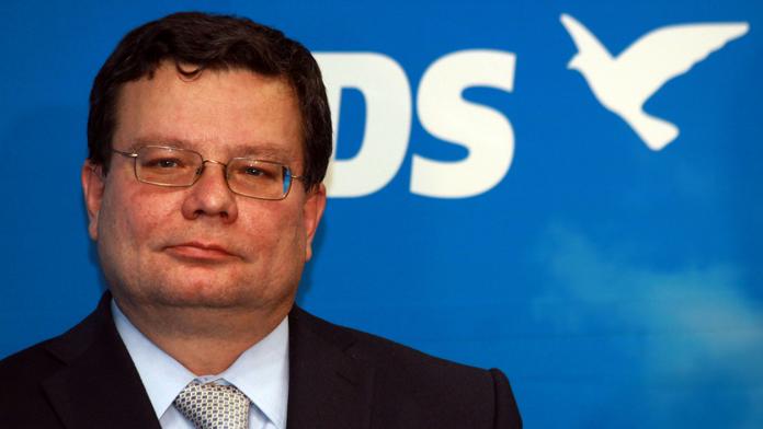 Opozice chce REZIGNACI ministra obrany VONDRY!