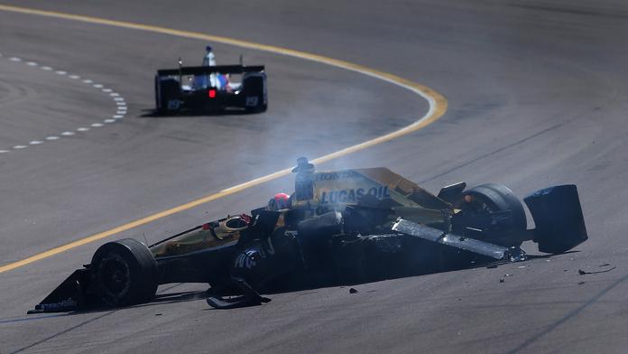 Sato a Hinchcliffe v tréninku bourali. Nejrychlejší Carpenter