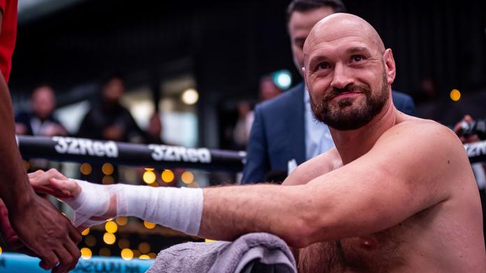 Dočká se těžká váha krále? Tyson Fury ze sprchy oznámil datum "zápasu století"