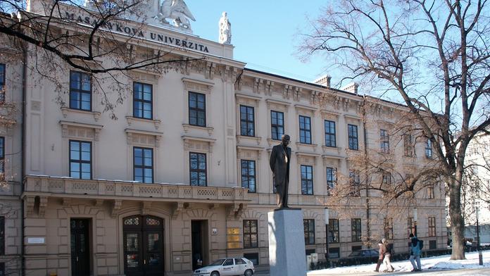 Studenti se kvůli pracovní povinnosti nemohou připravit na zkoušky, bojí se univerzita