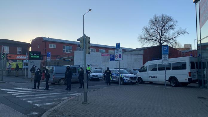 Policie znovu vyjížděla do Vysočan. Bleší trhy i přes zákaz opět otevřely