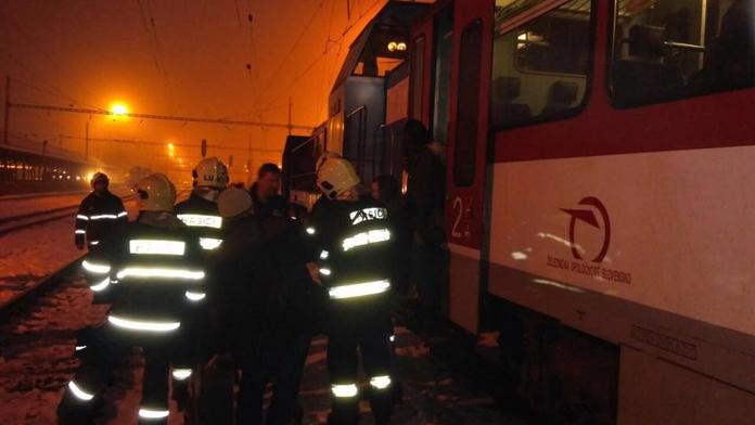 Ve Zvolenu se srazil osobní vlak s nákladním! Celkem 11 zraněných