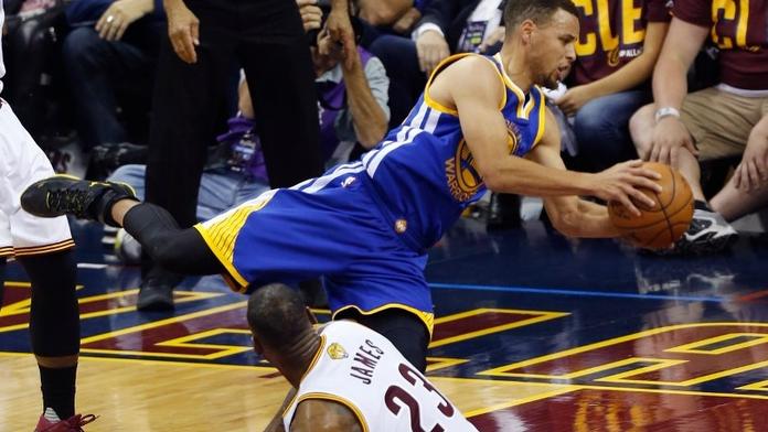 Curry zabral a Warriors přepsali historii, k obhajobě chybí krok!